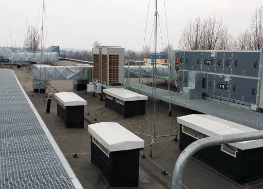 Biurowiec - Instalacja układu klimatyzacji VRF i wentylacji trzech pięter biurowca